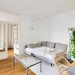 Lovely 2Br Flat With Balcony - Eiffel Tower & Seine