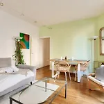 Lovely 2Br Flat With Balcony - Eiffel Tower & Seine