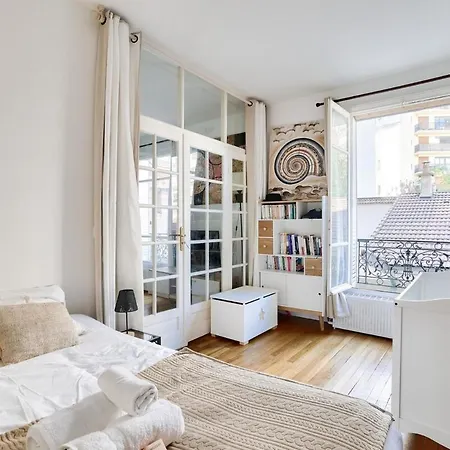 Lovely 2br Flat With Balcony - Eiffel Tower & Seine Apartment Paris