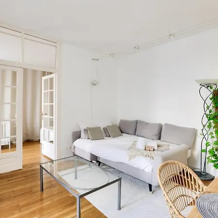 Apartment Lovely 2br Flat With Balcony - Eiffel Tower & Seine *