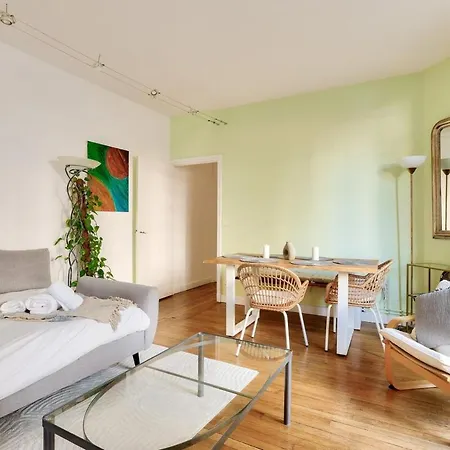 Apartment Lovely 2br Flat With Balcony - Eiffel Tower & Seine *