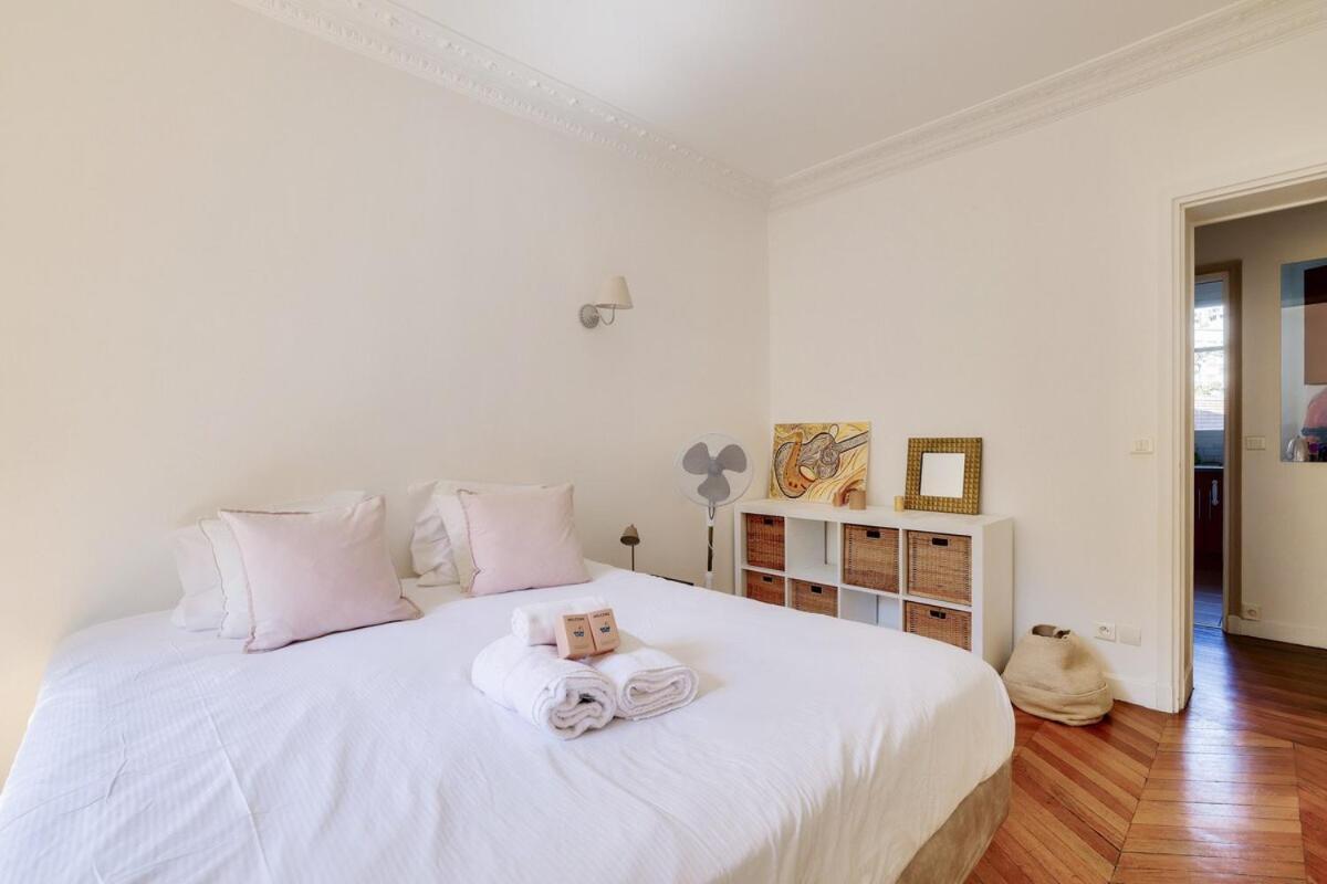 Lovely 2br Flat With Balcony - Eiffel Tower & Seine